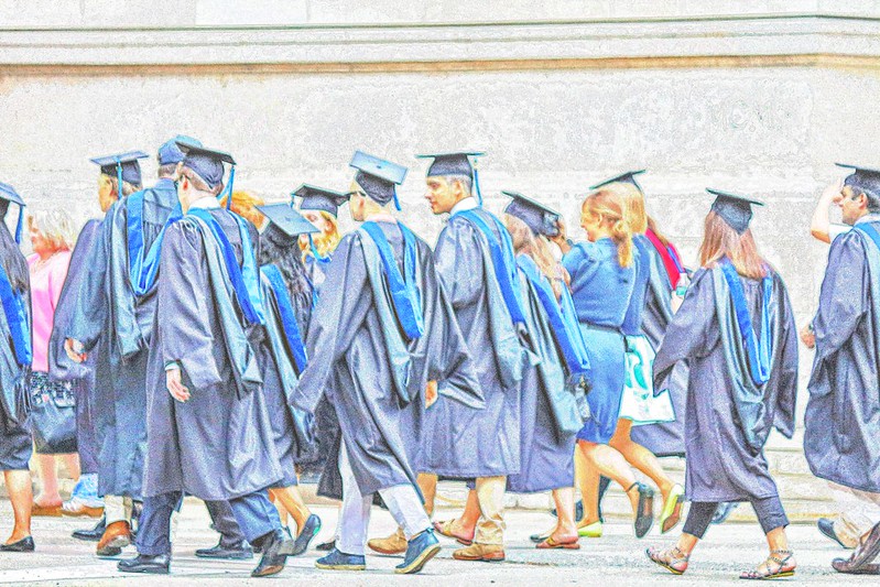 Exploring the development of higher education research topics in the